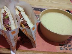 传统驴肉火烧-驴世家驴肉火烧·凉皮·胡辣汤(五道口店)