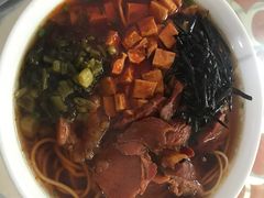 牛肉面-上海老字号杨梅面条馄饨店(陈家春店)