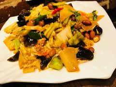 -喝丢一只鞋辣炒海鲜小烧烤(三八广场店)