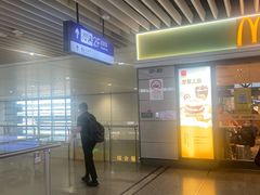 -麦当劳(上海虹桥站30B检票口楼上)