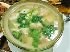 冰虾豆腐砂锅-兆辉木炭海鲜烧烤·海鲜小炒