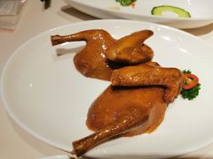玻璃脆皮乳鸽-利苑酒家(华熙国际店)