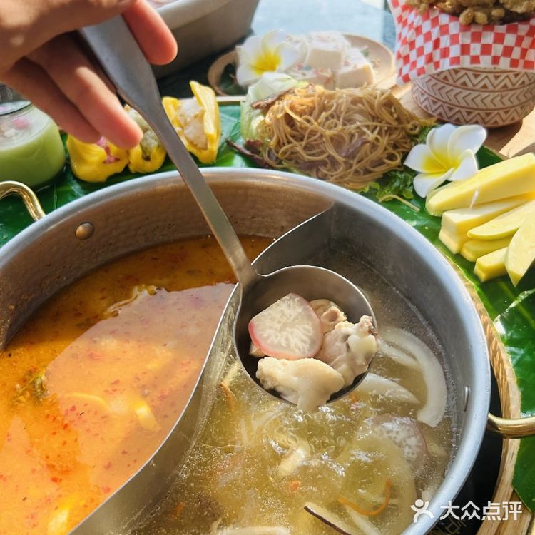 近期在三亚吃到了坠满意的椰子鸡👍！ 