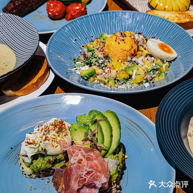 最近疯狂种草的西餐厅，氛围感十足🏙️~