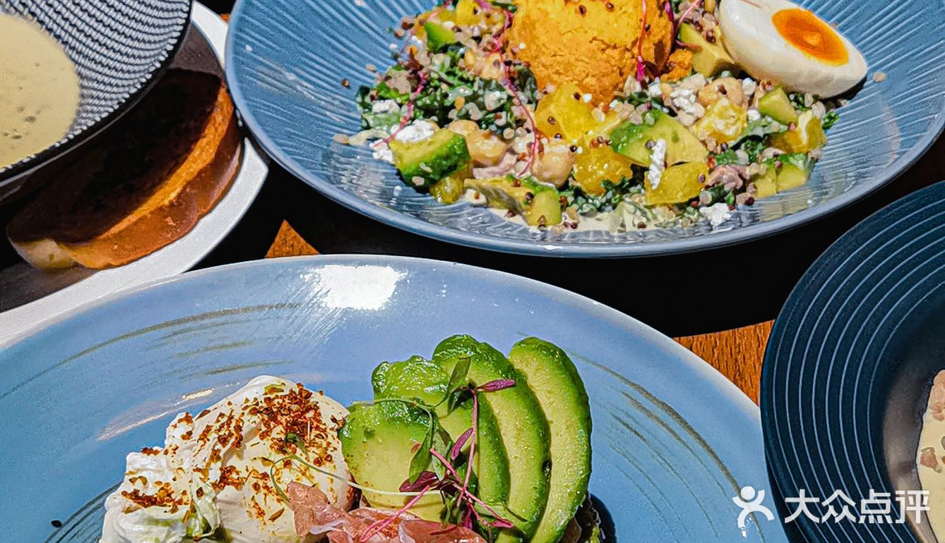 最近疯狂种草的西餐厅，氛围感十足🏙️~