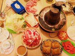 -洞庭洲·防空洞火锅·烧烤·铜锅涮肉(新百广场店)