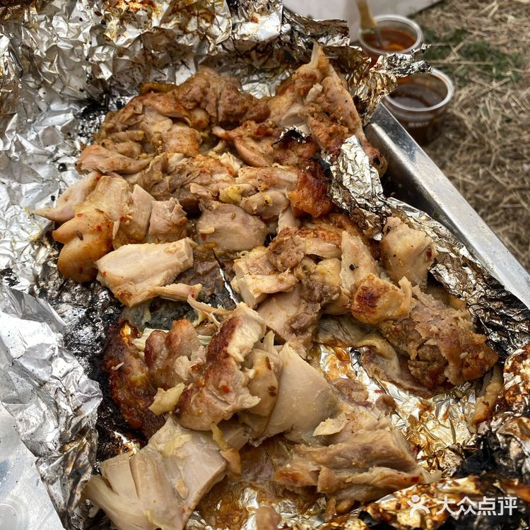 河边全是桃树,超级美,唯一不好就是河岸太高,离水太远