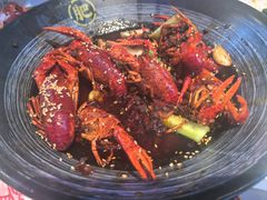 -肥肥虾庄·金牌油焖大虾(汉街SKP店)