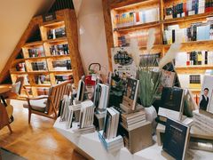 -新华里咖啡书吧(新华书店小寨店)