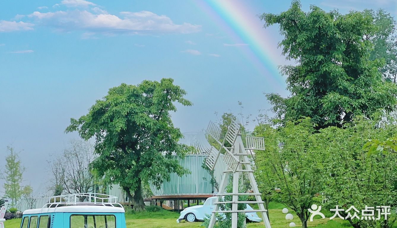 美滋滋 我们订的是星空泡泡屋，透明的圆形小屋