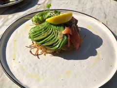 鲑鱼牛油果土豆饼-The Rug Cafe(王府中环店)
