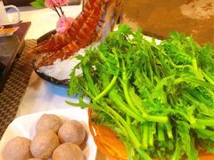 -鲜入围煮花胶鸡海鲜火锅