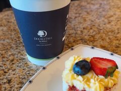 -百灵希尔顿逸林酒店大堂吧