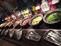 自助取餐区-月色西餐厅·海鲜刺身·烧烤(科学城保利郡雅酒店)