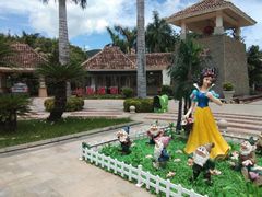 -亚龙湾亚泰商业街