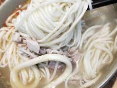 -亮亮面馆(经六路店)