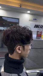 -一家只做男发烫染的店