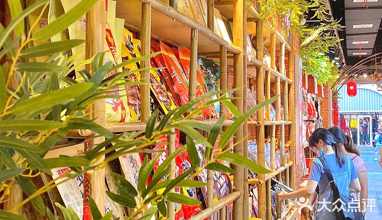 在黄兴广场被馋得走不动🤤湖南特产店好有味