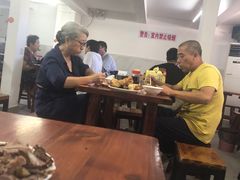 大堂-宝瑞门钉肉饼店