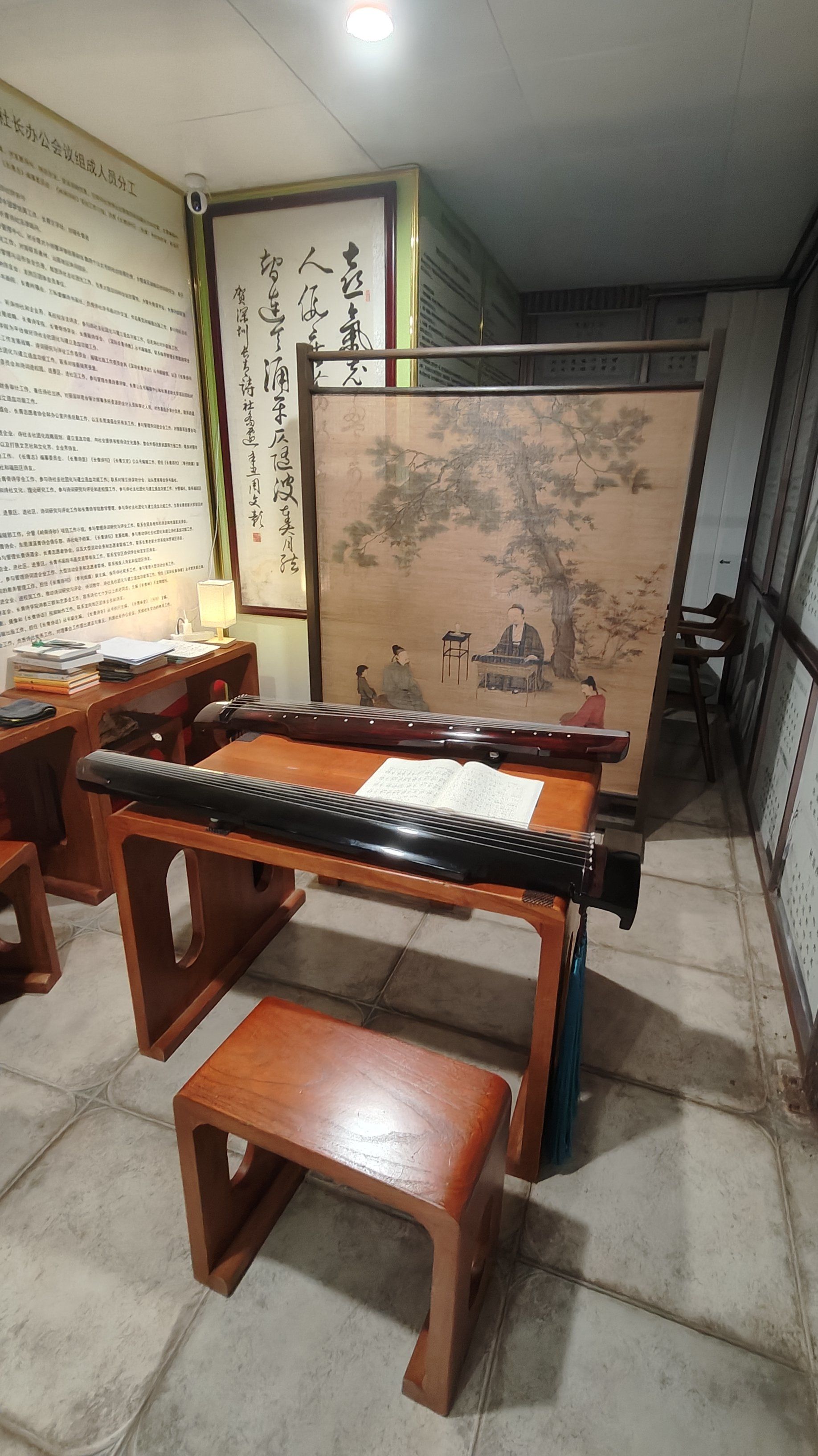 n老师说,古琴是悦己的乐器,只要自己喜欢就是好的乐章