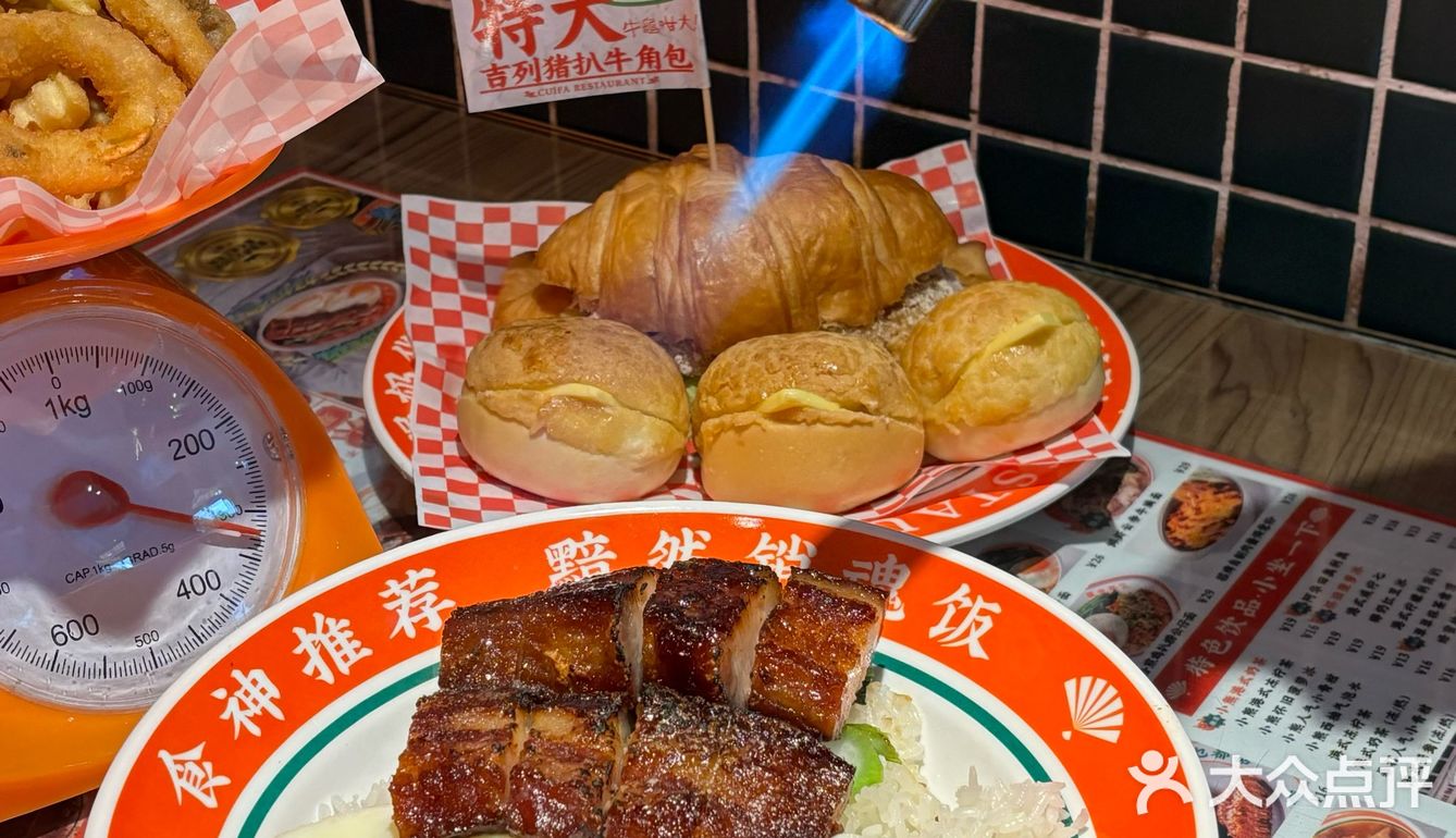 在韶关吃到了巨型猪扒牛角包🥐…真系好7大