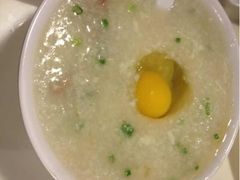 窝滚滑牛粥-新大咀港式茶餐厅(宝山万达店)