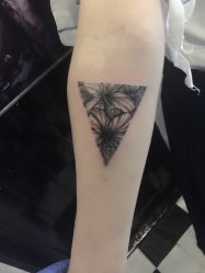 -Black Tattoo Studio