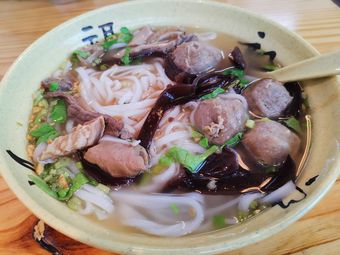 潮味牛杂烧腊肠粉