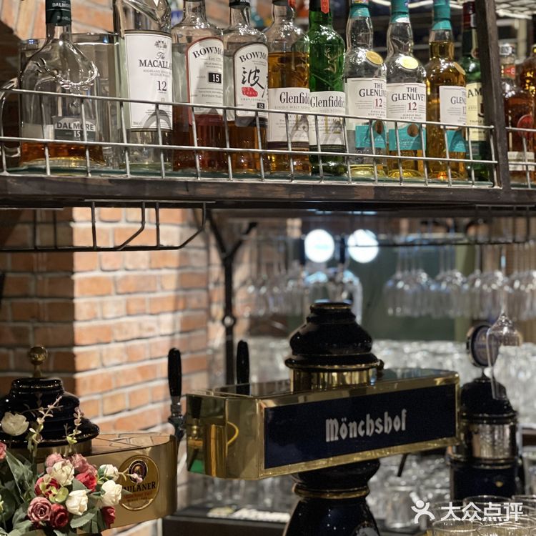 辛德勒啤酒德餐厅正宗德国黑啤烤脆皮猪肘