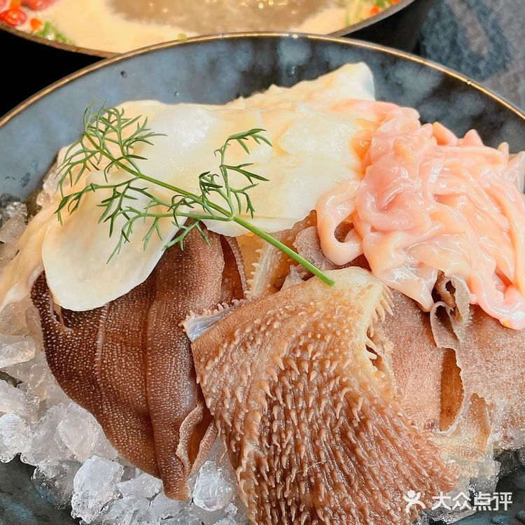 为了这个炭烤红薯，我愿意天天来火锅店排队