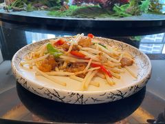 菊花芯炒黑豚肉-广州康莱德·韵轩中餐厅