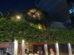 -Cuc Gach Quan Restaurant