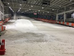 -乔波室内滑雪场