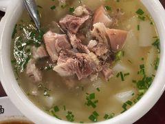 萝卜炖肘子-荣生萝卜汤饭店