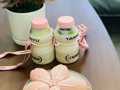 樱花白桃软欧包-奈雪的茶(华侨城创意园店)