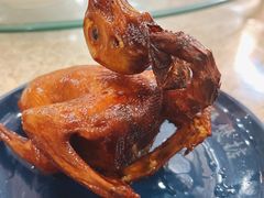 红烧乳鸽-煲煲掂风味煲仔饭餐厅(西区店)