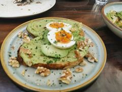 牛油果煮蛋吐司-RAC BAR(安福路店)