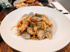 -FLOVIE FLORIST CAFE