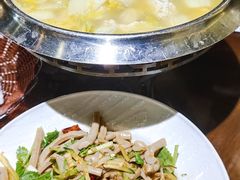 -东口码头·烧鸽子·鱼头泡饼·地方菜(金鹰悦城店)