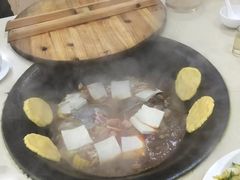 -三江鱼东北特色铁锅炖(骆驼店)