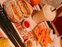 -The Habit Burger Grill 哈比特汉堡(复兴soho店)