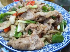 平菇炒肉片-聚八方土菜馆(余松路店)