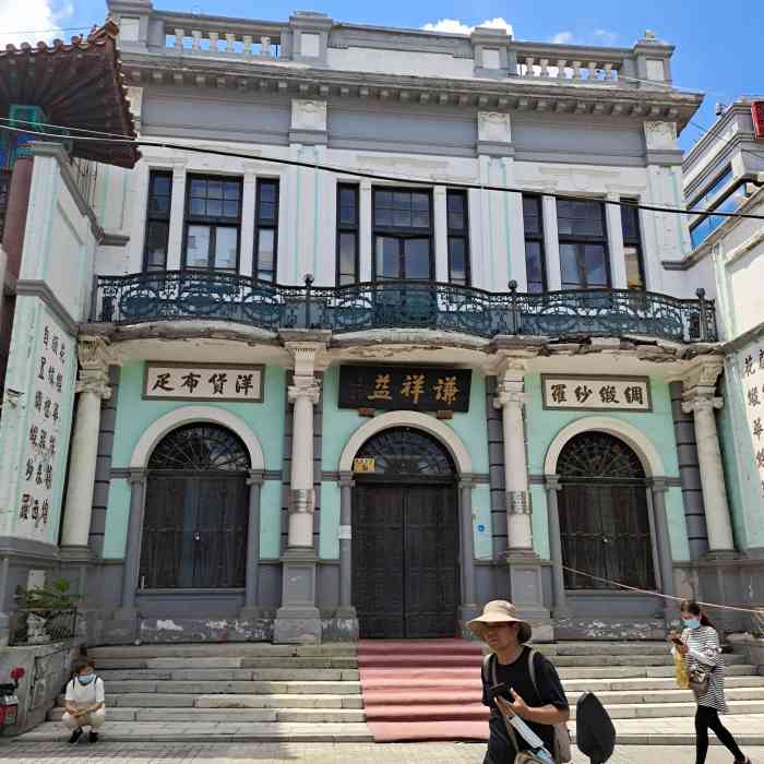 前门大街-"女孩子很喜欢逛这里,可以给自己买衣服也可.