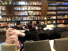 -钟书阁(松江泰晤士小镇店)