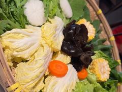 -尚尚仙·酸汤猪手·猪肚鸡火锅(华联万柳购物中心店)