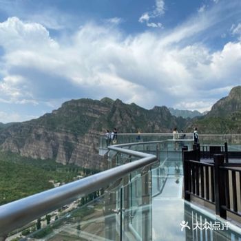 团建一行人在十渡玩的非常快乐 首先是团建活动