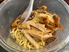 -松树干拌面店