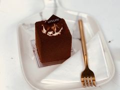 -UNI UNI(环亚凯瑟琳店)