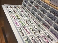 -MiRi眼镜连锁·蔡司·尼康控优点合作店(莘庄店)