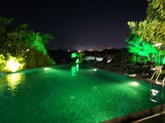 峭壁泳池-三亚亚龙湾人间天堂鸟巢度假村